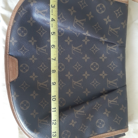 Louis Vuitton - Picture 4 of 16